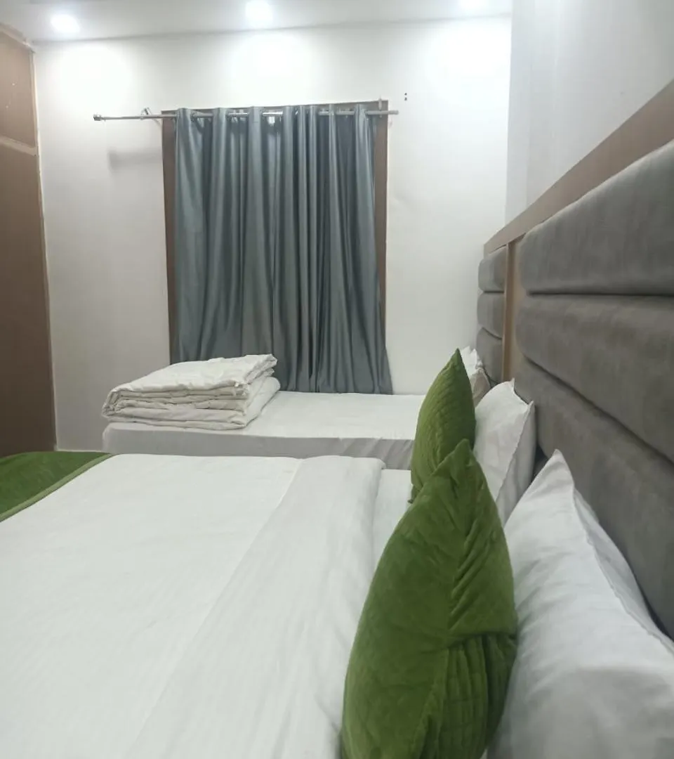 Hotel Whitehouse Ac Family Room Agra