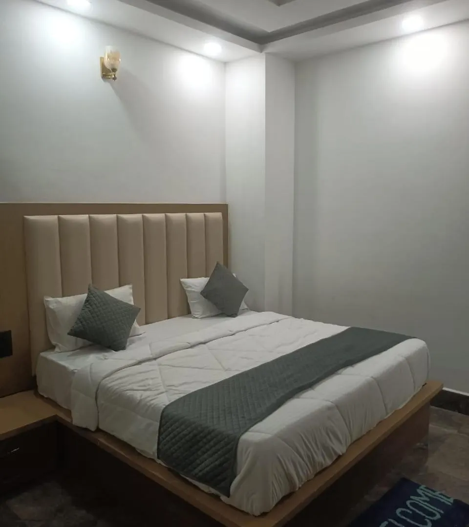 Hotel Whitehouse Ac Family Room Agra  Agra (Uttar Pradesh)