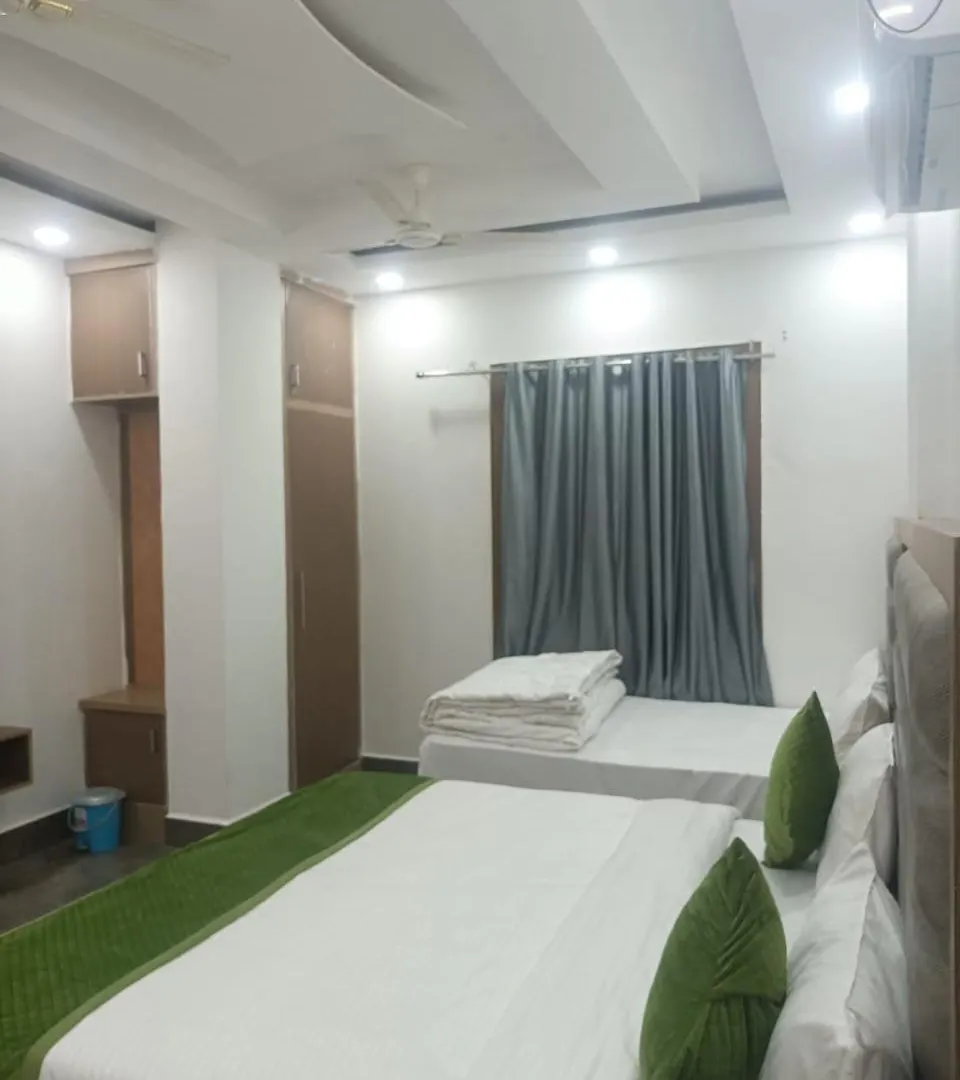 Hotel Whitehouse Ac Family Room Agra